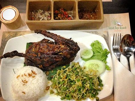 6 Bebek Bakar di Jakarta yang Sayang untuk Kamu Lewatkan - PergiKuliner.com