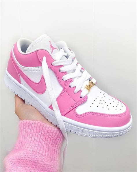 Pin by Phuong Anh on Pinks | Pink jordans, Nike shoes women, Sneakers ...