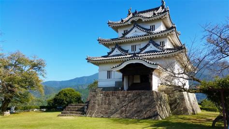 A Race Across Japan to See its Last Original Castles - GaijinPot