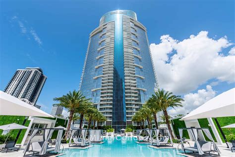 PHOTOS | Paramount Miami Worldcenter Amenities & Poolside Villas