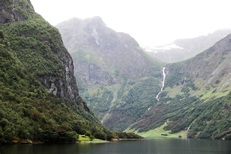 A Visual Journey Down the Nærøyfjord | Norway — Beyond Ordinary Guides - Curated Travel Guides ...