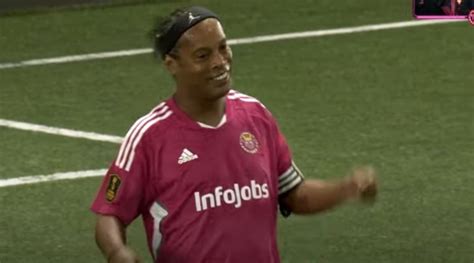 Watch: Ronaldinho makes his debut for Porcinos FC in Gerard Pique’s King’s League | Football ...