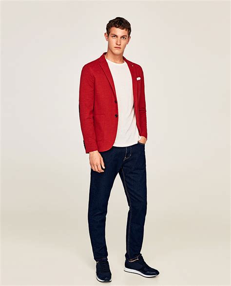 El rojo inunda la última colección de ropa masculina de Zara - Foto 1