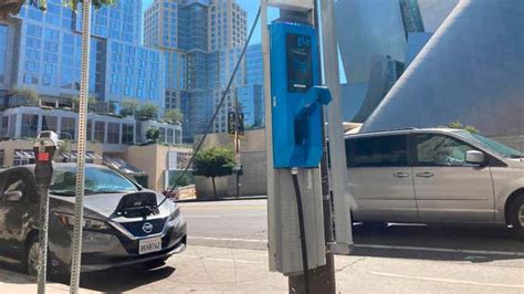 California Wants to Make EV Charging Stations Suck Less