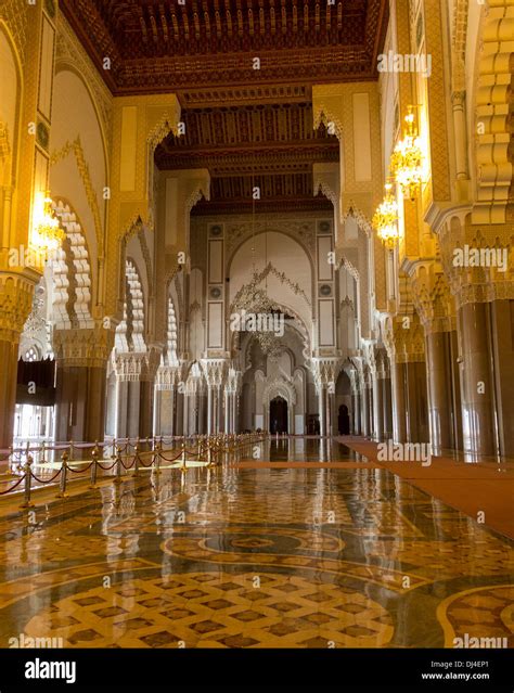 Interior de la Mezquita de Hassan II o Grande Mezquita Hassan II ...