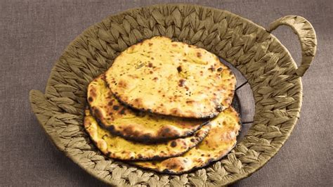 Missi Roti Recipe - How to make Missi Roti (मिस्सी रोटी) | Livofy