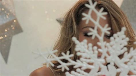 Colbie Caillat, ‘Christmas in the Sand’ Trailer