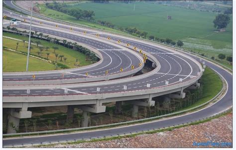 Images : Yamuna Expressway