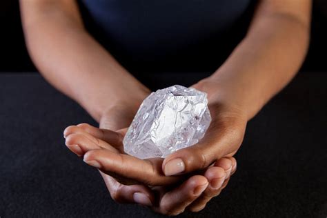 World’s Largest Uncut Diamond Heads to Auction, a Break With Tradition ...