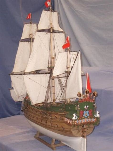 Wappen von Hamburg, model ship | Model ship building, Wooden ship ...