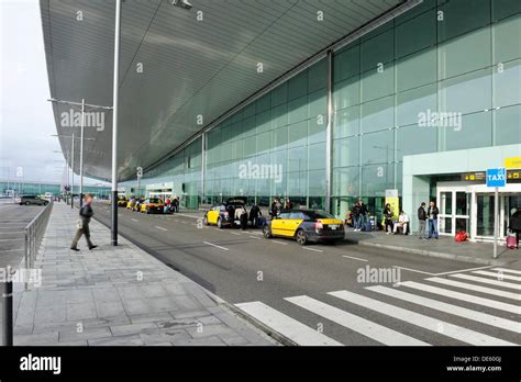 Barcelona El Prat Airport Terminal 1 Architect Ricardo Bofil Stock ...