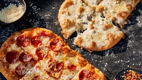 Panera’s New Flatbread Pizza Flavors & Family Feast Deals For 2021 Sound Tasty