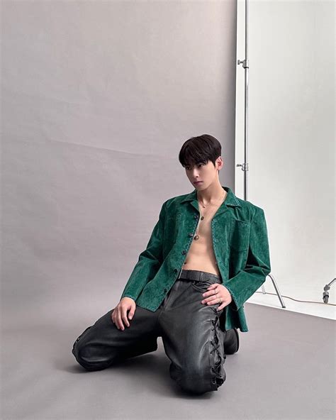 Cha Eun Woo revealed flawless abs… the reactions are unusual