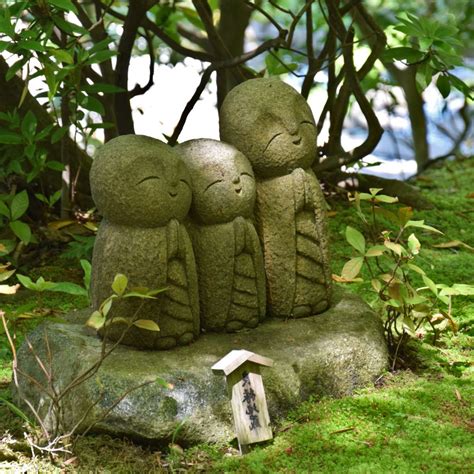 Japanese garden - trees, plants and decorative objects