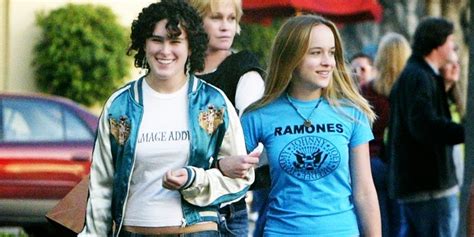 Dakota Johnson Life: HQ Pictures of Dakota and her mom doing some shopping on March 14th, 2004.