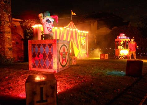 Pin by Marcos Medina on Evil Clowns | Halloween circus, Creepy carnival ...