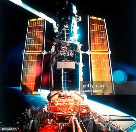 Hubble Telescope Repair Photos and Premium High Res Pictures - Getty Images