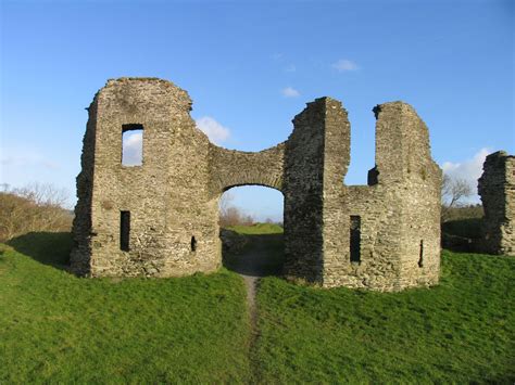 Newcastle Emlyn - castle - Ancient and medieval architecture