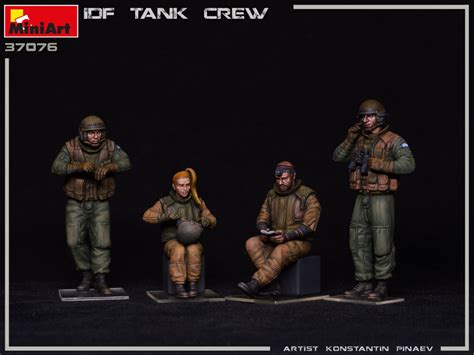 37076 IDF TANK CREW – Miniart