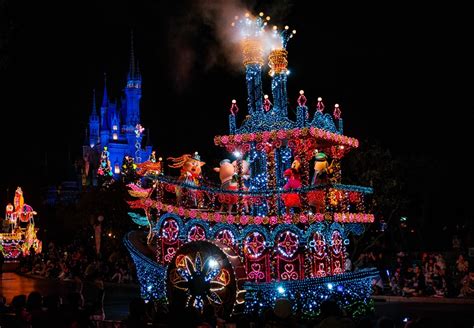 Disney Parks After Dark: ‘Dreamlights’ Light Up The Night At Tokyo Disneyland | Disney Parks Blog