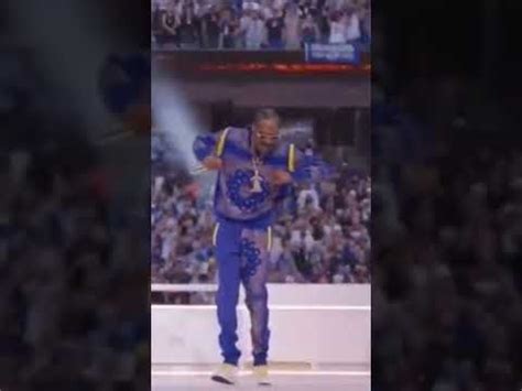 SNOOP DOGG crip walking at SUPER BOWL 2022 - YouTube | Dogg, Snoop ...