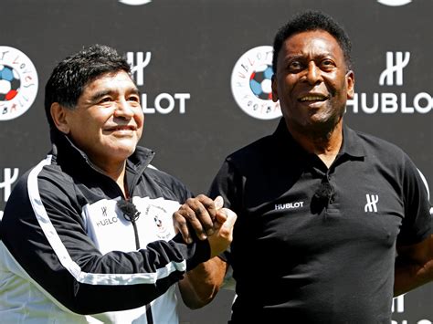 Pelé e Maradona se enfrentam em Paris | VEJA