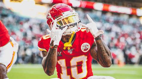 Tyreek Hill's Top 10 Plays from the 2019 Season