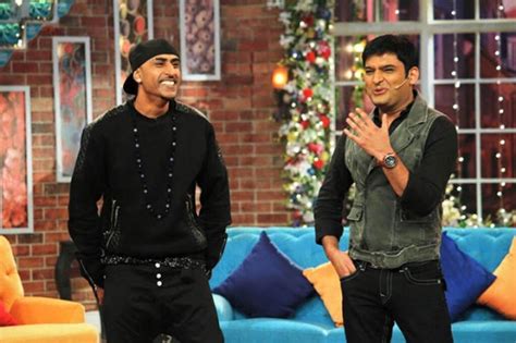 Kis Kis Ko Pyaar Karoon Promotion At Comedy Night With Kapil Photos ...