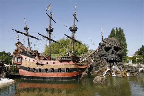 Pirates of the Caribbean ride at Disneyland | The Enchanted Manor