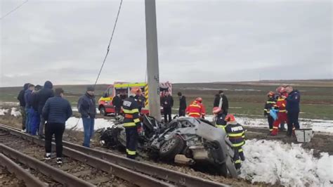 Care e starea celor 2 copii aflați în autoturismul spulberat de tren, în județul Suceava ...