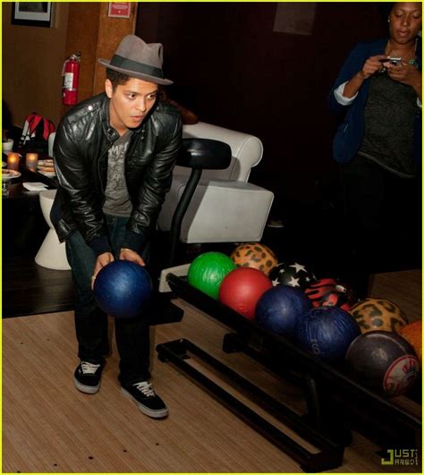 Bruno Mars Interview -- JustJared.com Exclusive: Photo 2484322 | Bruno ...