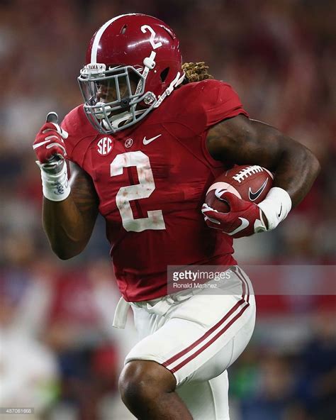 Derrick Henry of the Alabama Crimson Tide runs for a touchdown ...