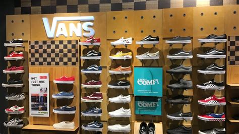 Vans Store Marquee Mall Tour! - YouTube