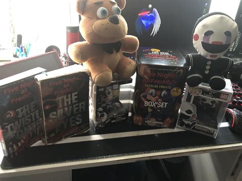 My FNAF collection grows ever bigger with my new book box set ️🖤 : r/gaming