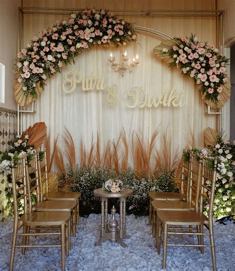 Dekorasi Lamaran | Wedding stage backdrop, Wedding decorations, Wedding organization