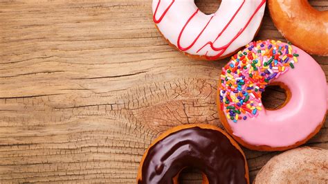 Donuts, tablero de madera Fondos de pantalla | 2560x1440 QHD Fondos de ...