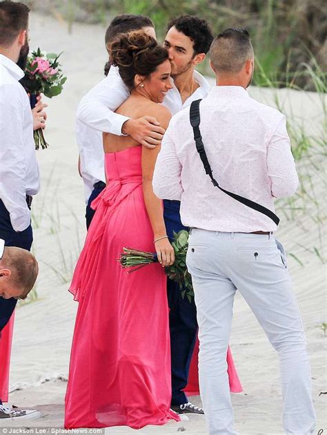 Kevin Jonas and wife Danielle kiss on the beach at cousin's wedding | Danielle jonas, Jonas ...