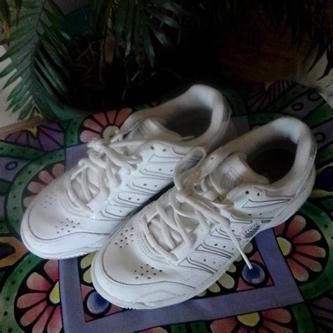 Women's size 7 white K Swiss sneakers. Super comfy - Depop