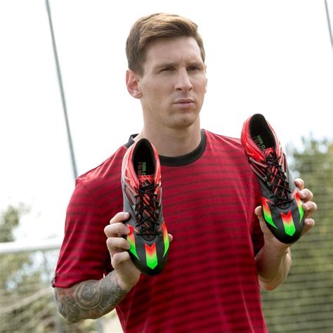 What Shoes Does Lionel Messi Wear | Lionel Messi to PSG