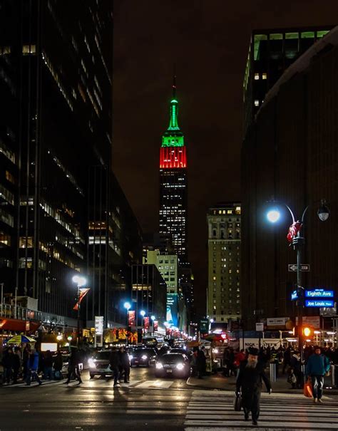 Christmas 2012 NYC – Empire State Building in Red & Green – photoframd.com