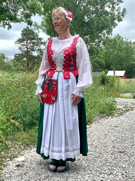 Traditional Swedish Clothing: The National & Regional Folk Costumes of Sweden