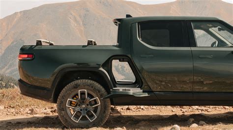 Review: Rivian’s R1T Electric Truck Makes Off-Roading a Breeze