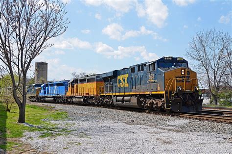 CSX ES44AC-923 E/B Q-410 at Baltimore, MD. | Approaching Rid… | Flickr