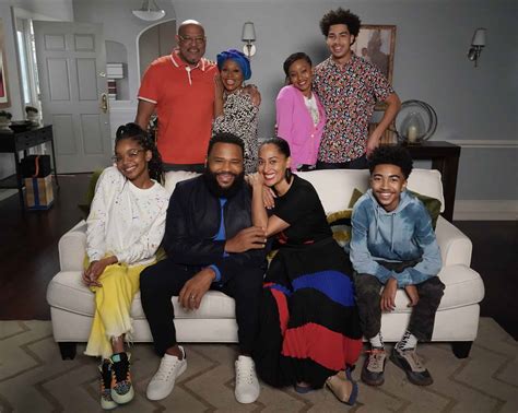 BLACK-ISH Season 7 Episode 21 Photos Urban Legend | Seat42F