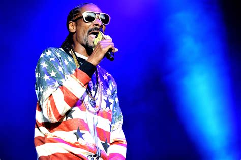 Snoop Dogg raising money for youth American football league