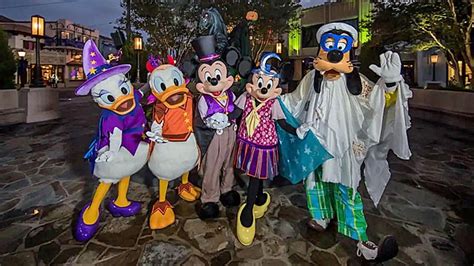 This popular Disney Halloween Party sold out in record time! - KennythePirate.com