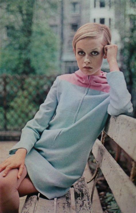 30 Fascinating Color Photographs of Twiggy in Mini Skirts in the Late ...