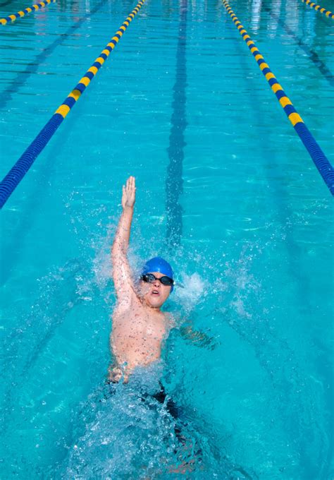 Swimming Backstroke: How to Avoid Bumping into the Wall with the Head