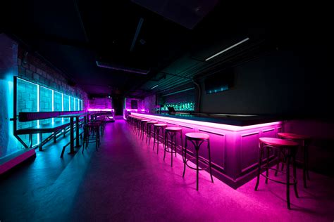 cyberpunk studio – Google Поиск | Nightclub design, Bar interior design ...