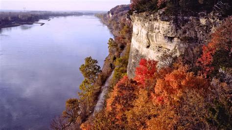 A Guide to Brilliant Fall Colors in Missouri